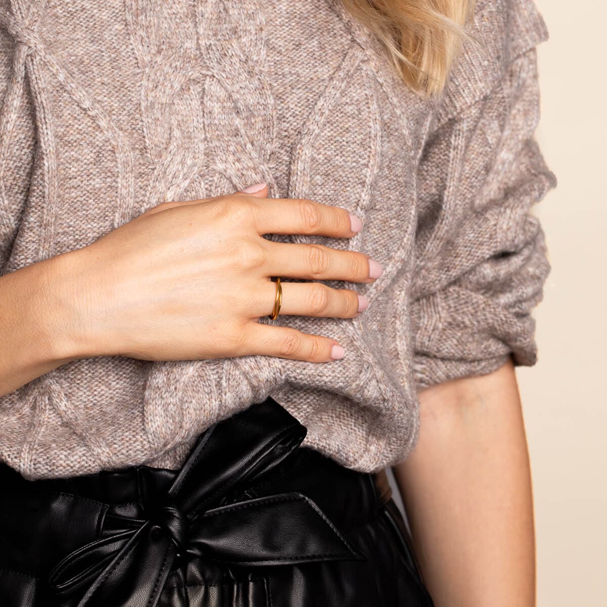 24K Wire Interlocked Ring on model
